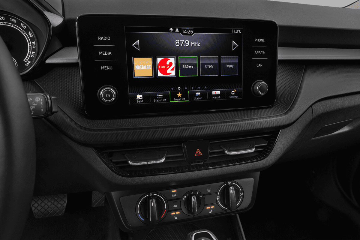 Mittelkonsole eines Skoda Fabia Limousine