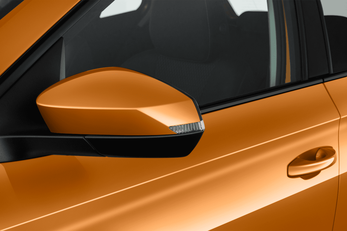 Rückspiegel eines Skoda Fabia Limousine