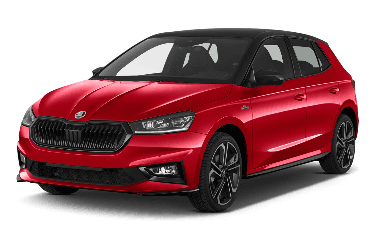 Schräge Frontansicht eines Skoda Fabia Limousine Drive , freigestellt