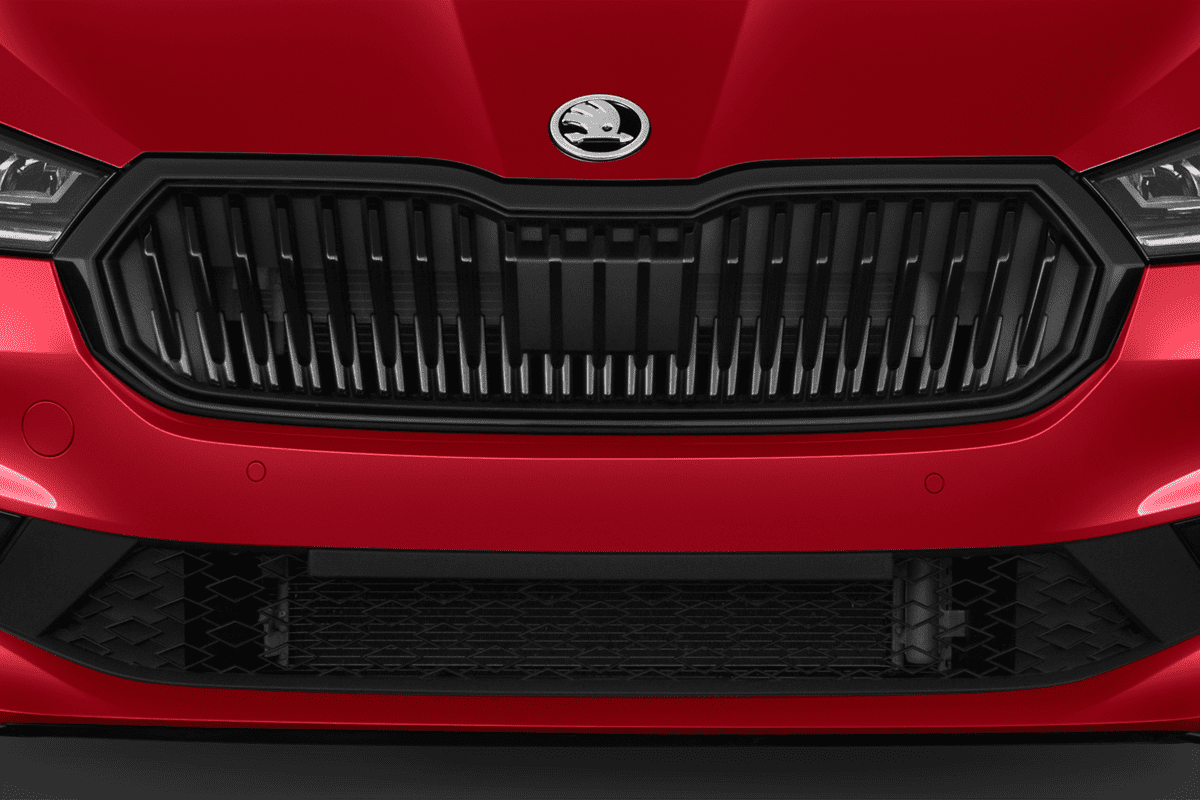 Kühlergrill eines Skoda Fabia Limousine Drive