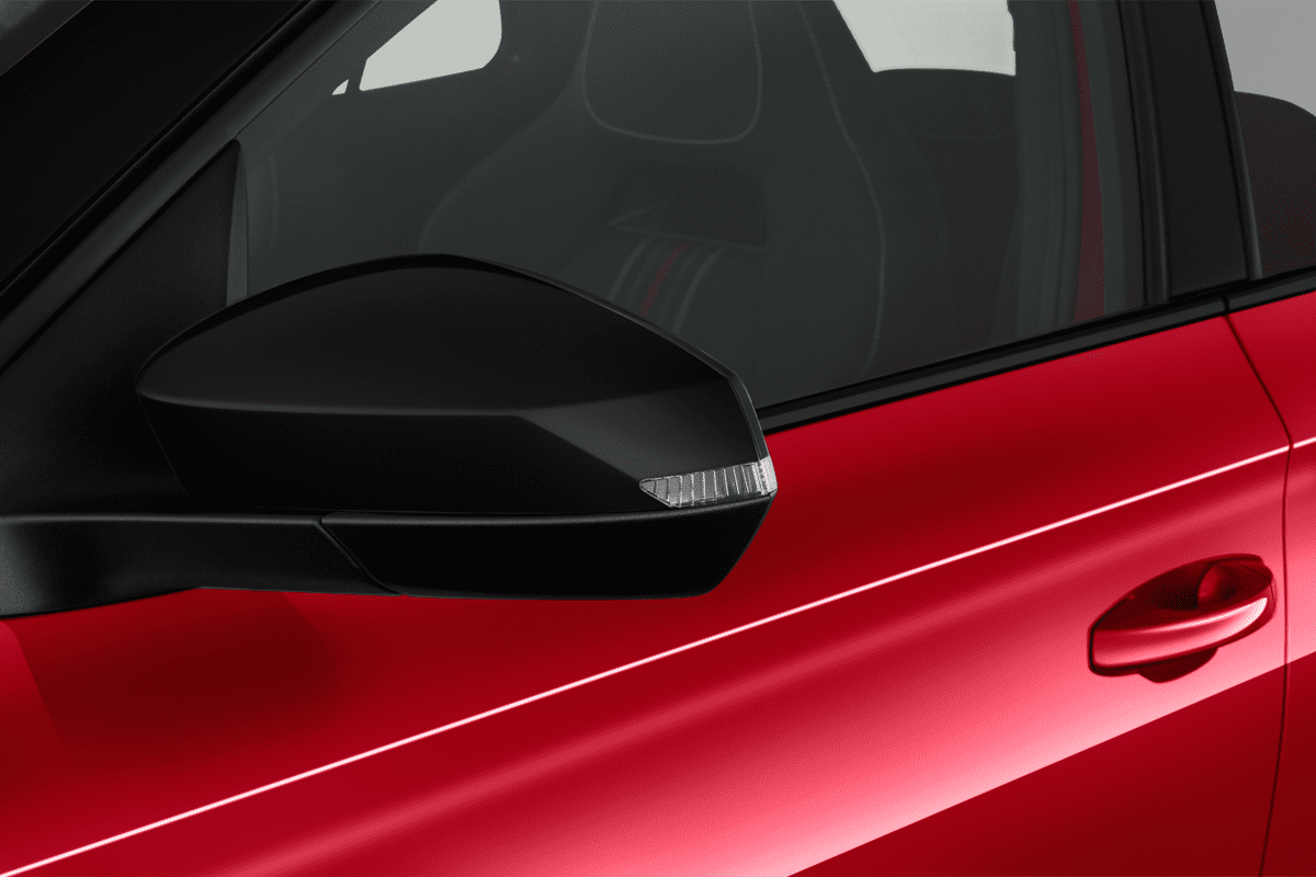 Rückspiegel eines Skoda Fabia Limousine Drive