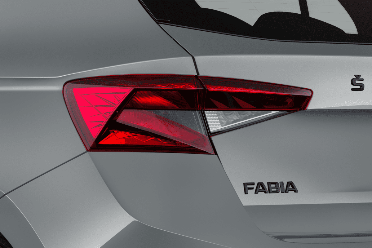 Heckleuchten eines Skoda Fabia Limousine (KI-generiert)