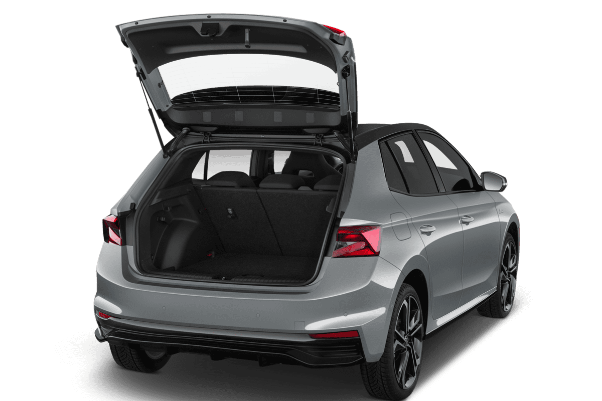 Kofferraum eines Skoda Fabia Limousine (KI-generiert)