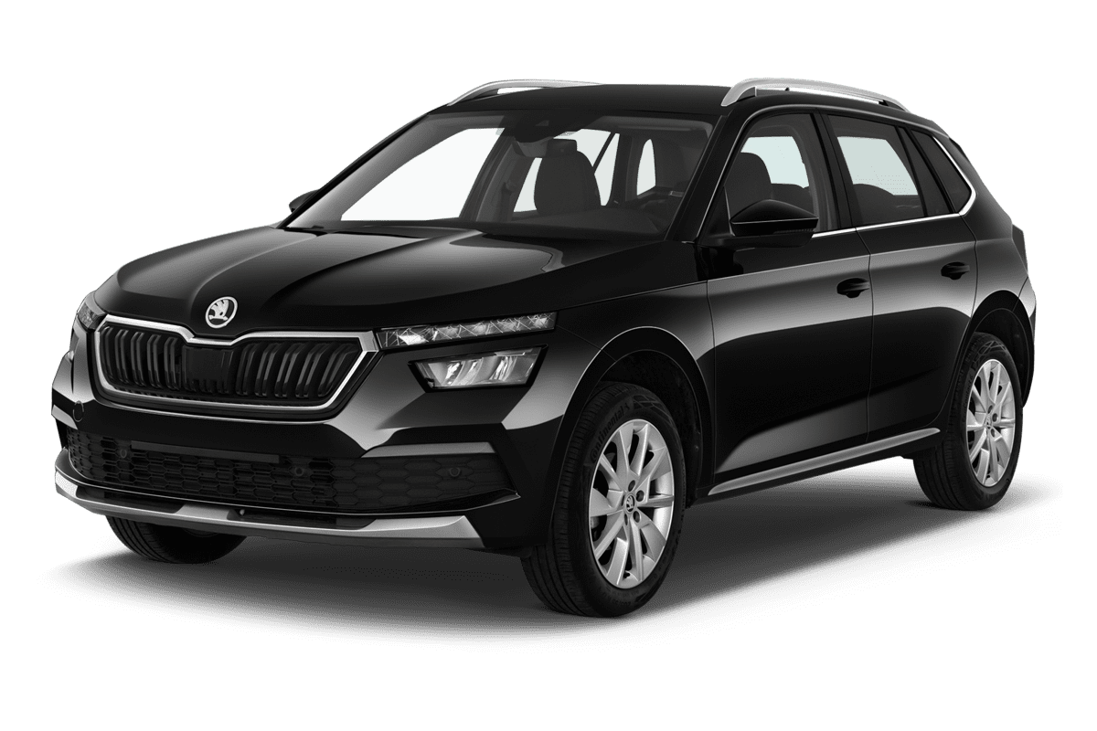 Schräge Frontansicht eines Skoda Kamiq Drive, freigestellt