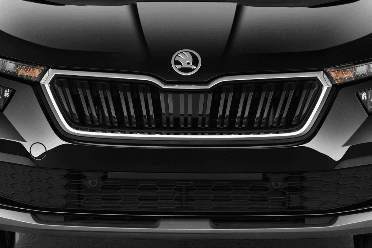 Kühlergrill eines Skoda Kamiq Drive