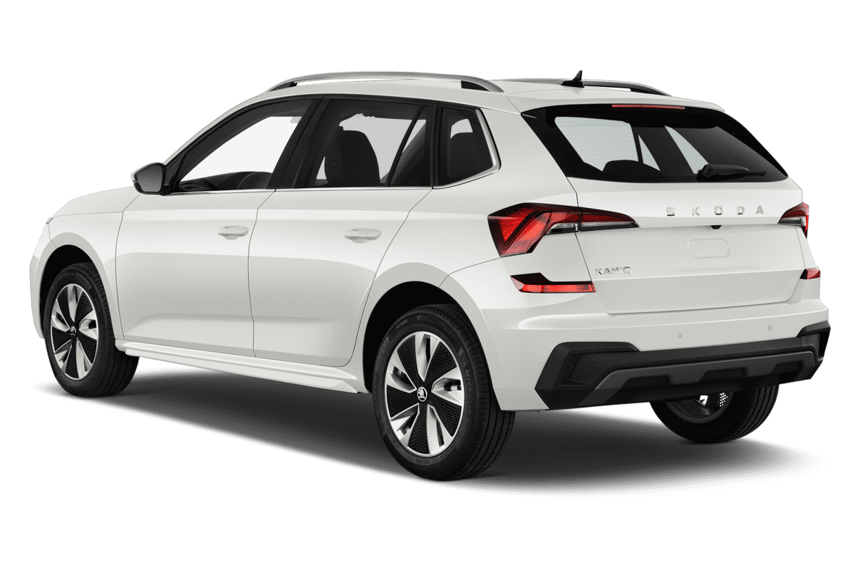 Schräge Heckansicht eines Skoda Kamiq, freigestellt