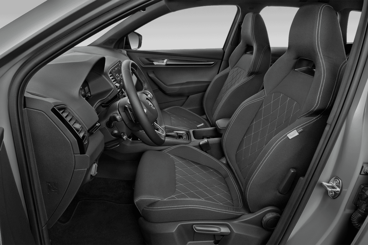 Vordersitze eines Skoda Karoq Sportline