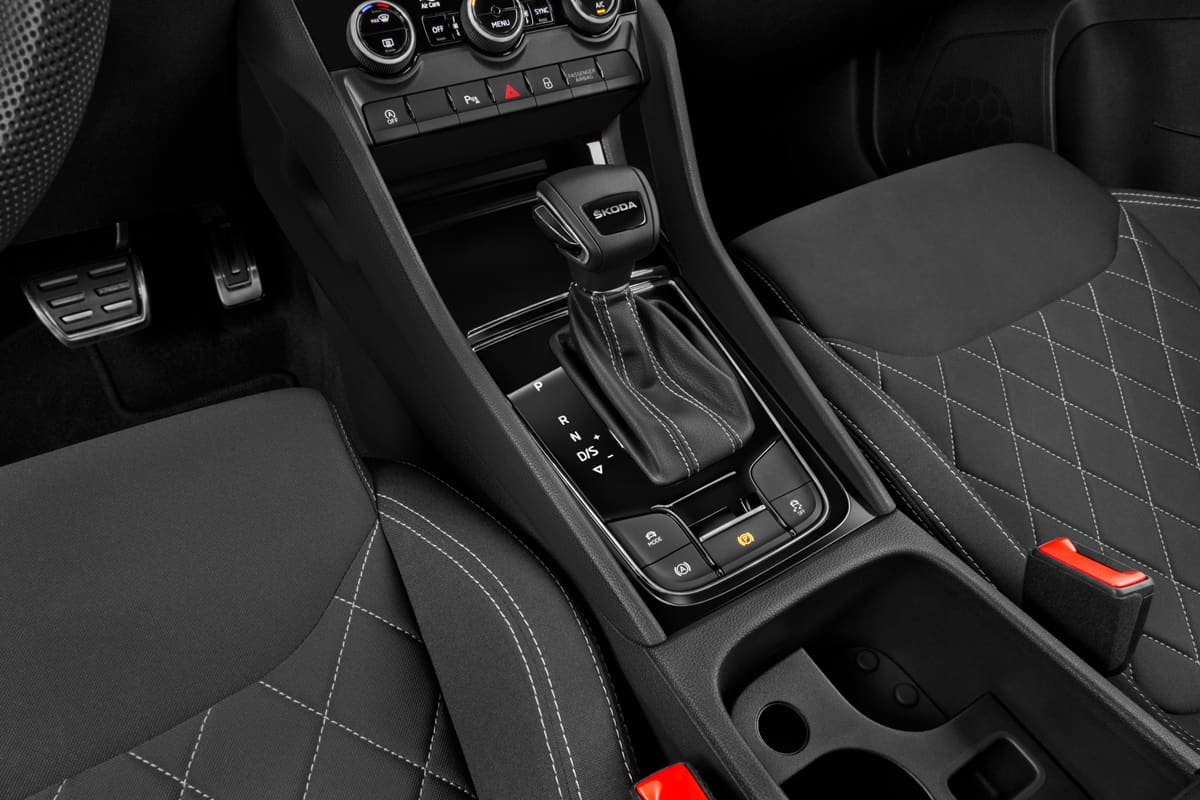 Schaltknüppel eines Skoda Karoq Sportline