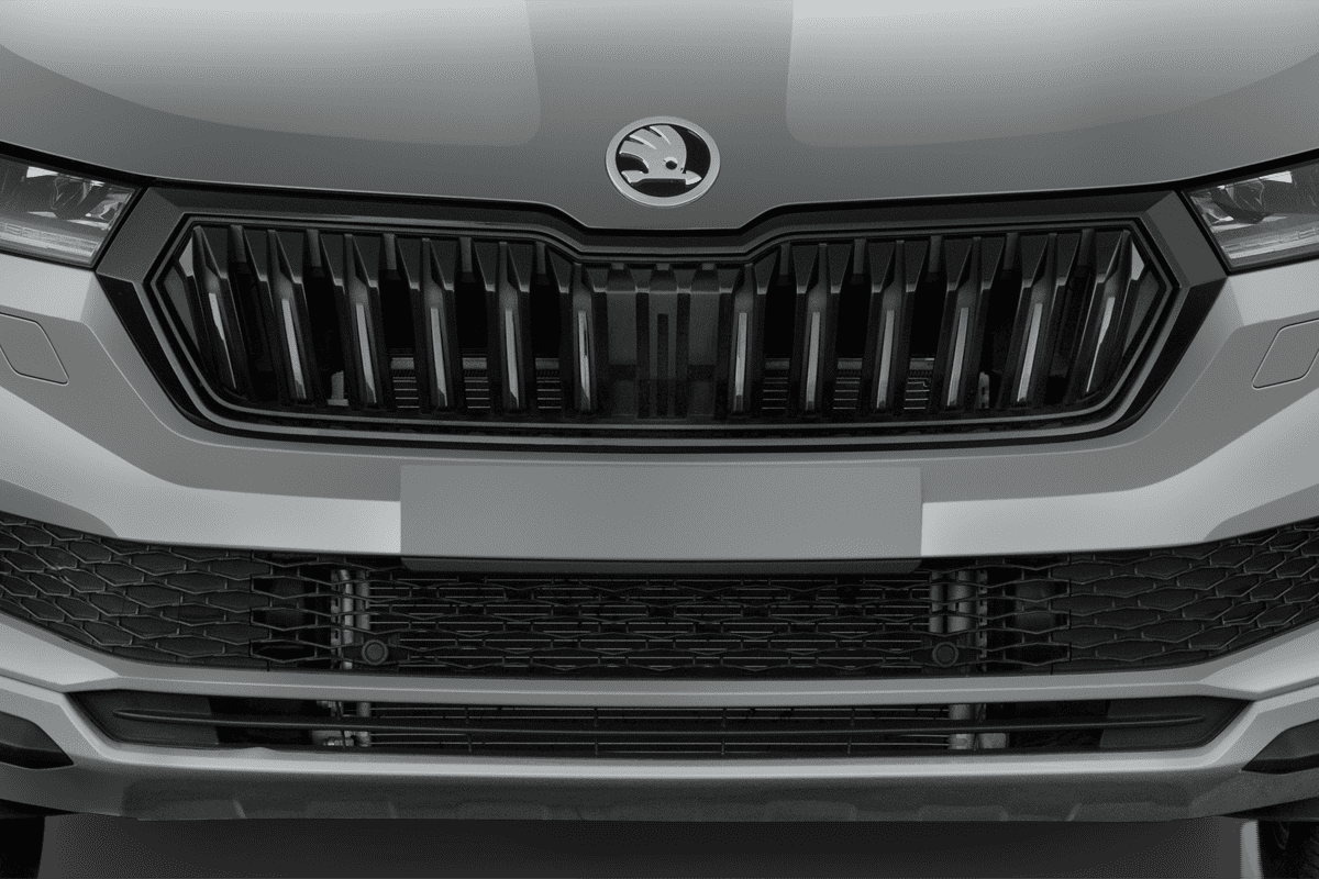 Kühlergrill eines Skoda Karoq Sportline