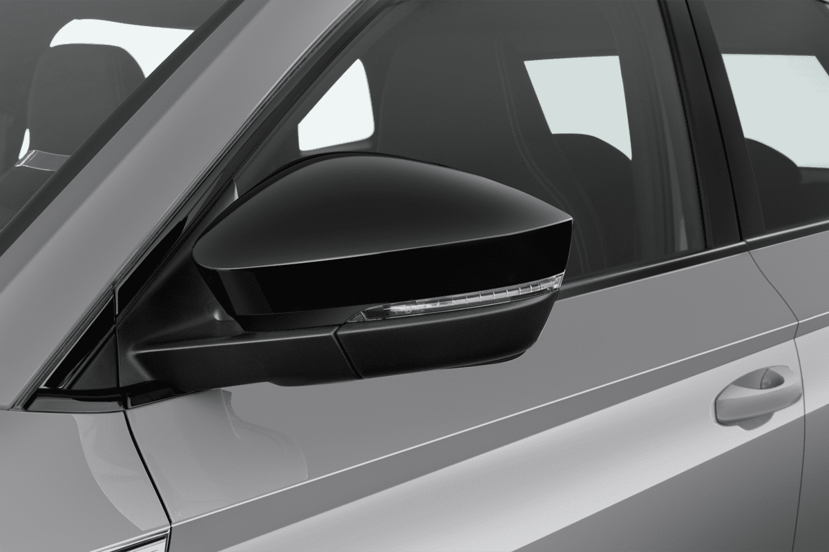 Rückspiegel eines Skoda Karoq