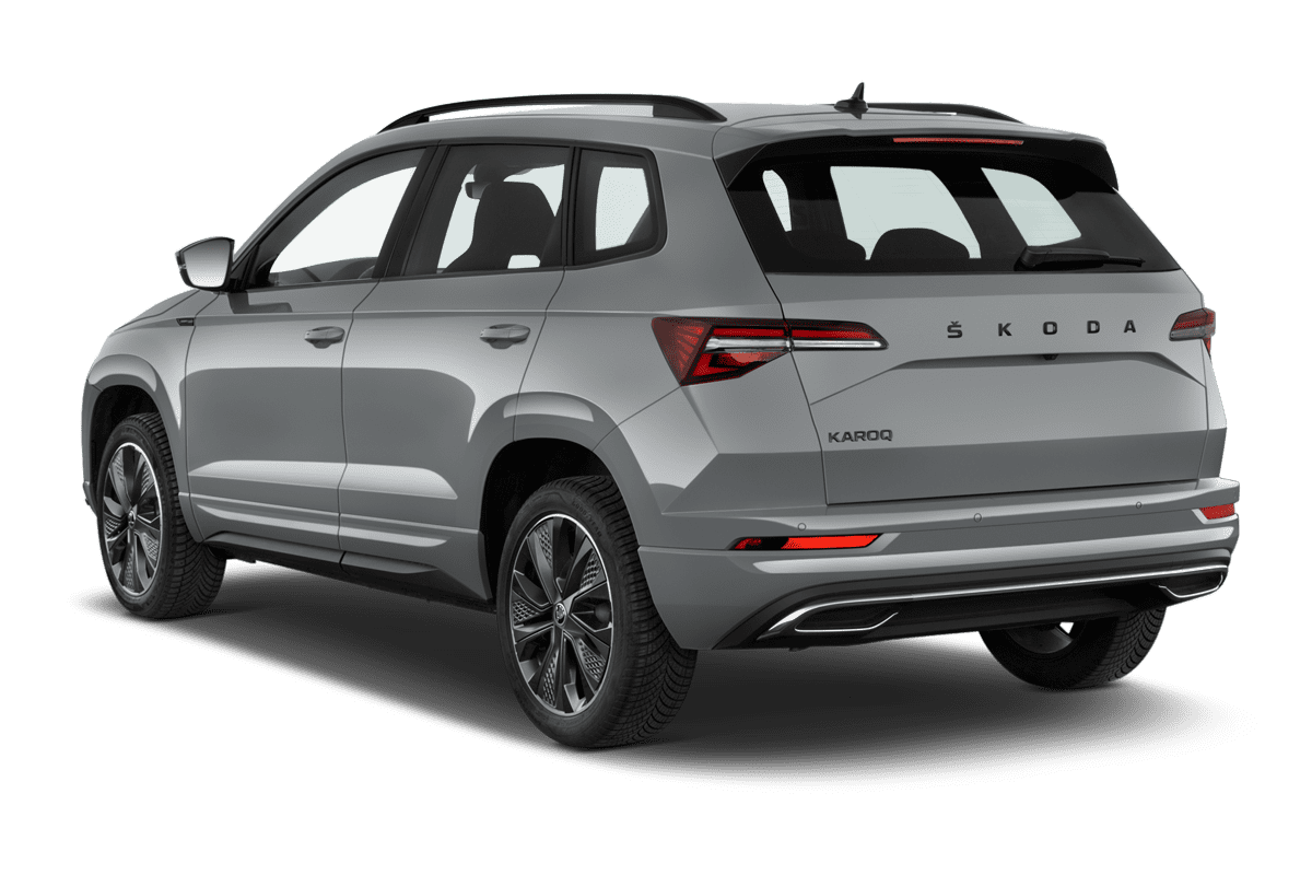 Schräge Heckansicht eines Skoda Karoq, freigestellt