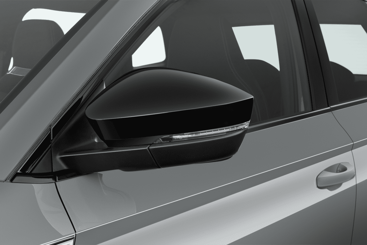 Rückspiegel eines Skoda Karoq