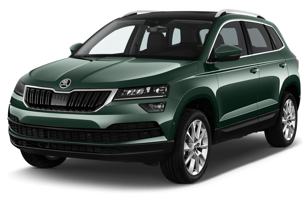 Schräge Frontansicht eines Skoda Karoq Drive 125, freigestellt