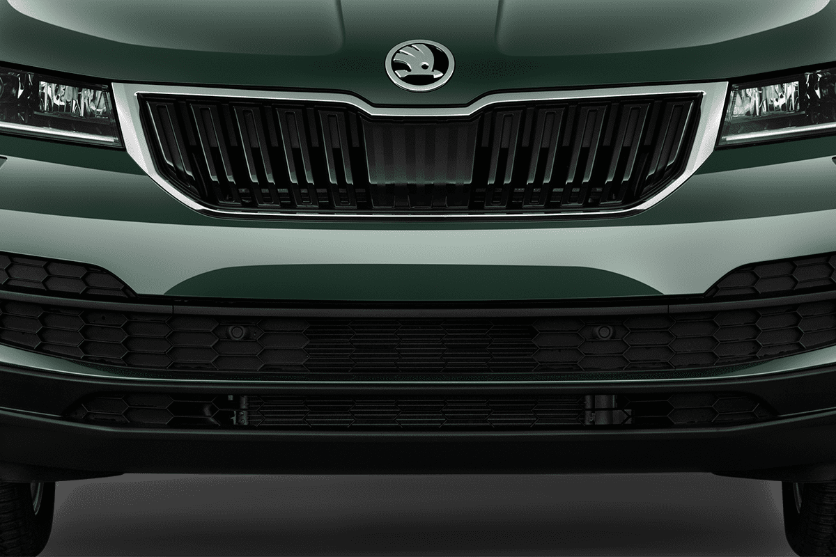 Kühlergrill eines Skoda Karoq Drive 125