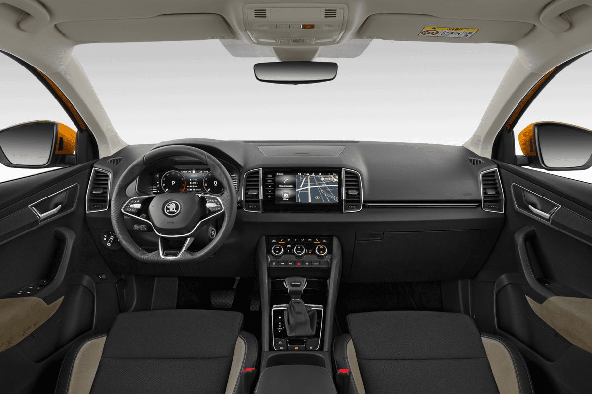 Armaturenbrett eines Skoda Karoq Drive