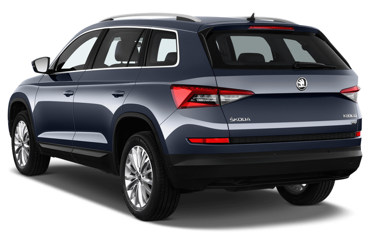 Schräge Heckansicht eines Skoda Kodiaq Drive 125, freigestellt