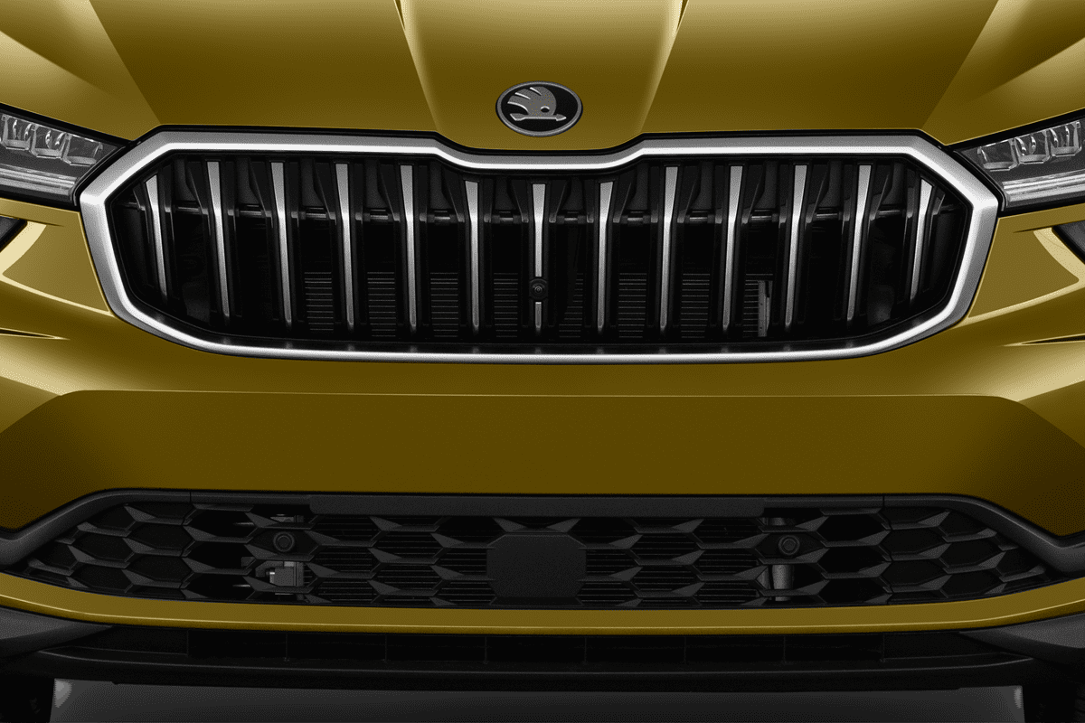 Kühlergrill eines Skoda Kodiaq Plug-in-Hybrid