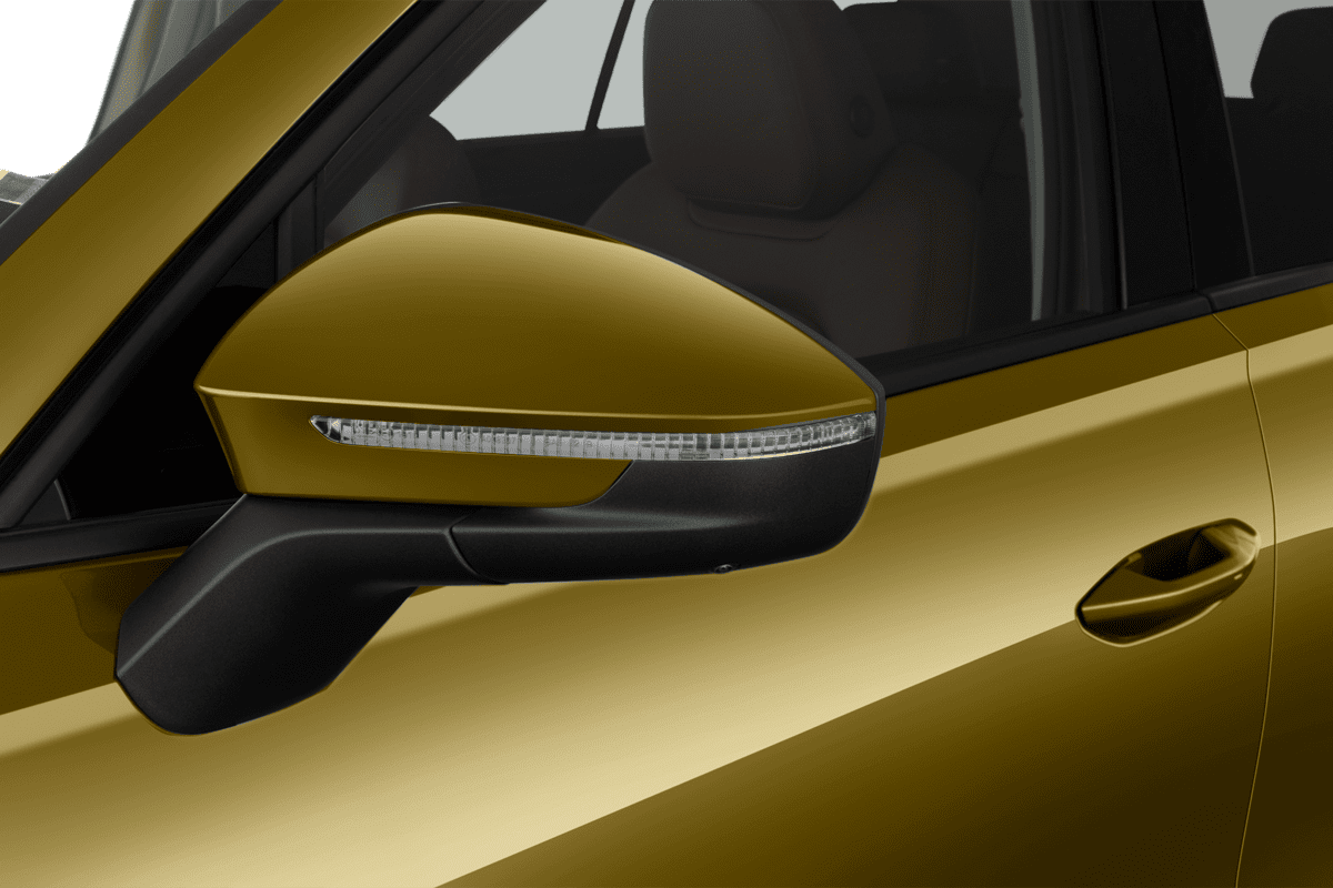 Rückspiegel eines Skoda Kodiaq Plug-in-Hybrid