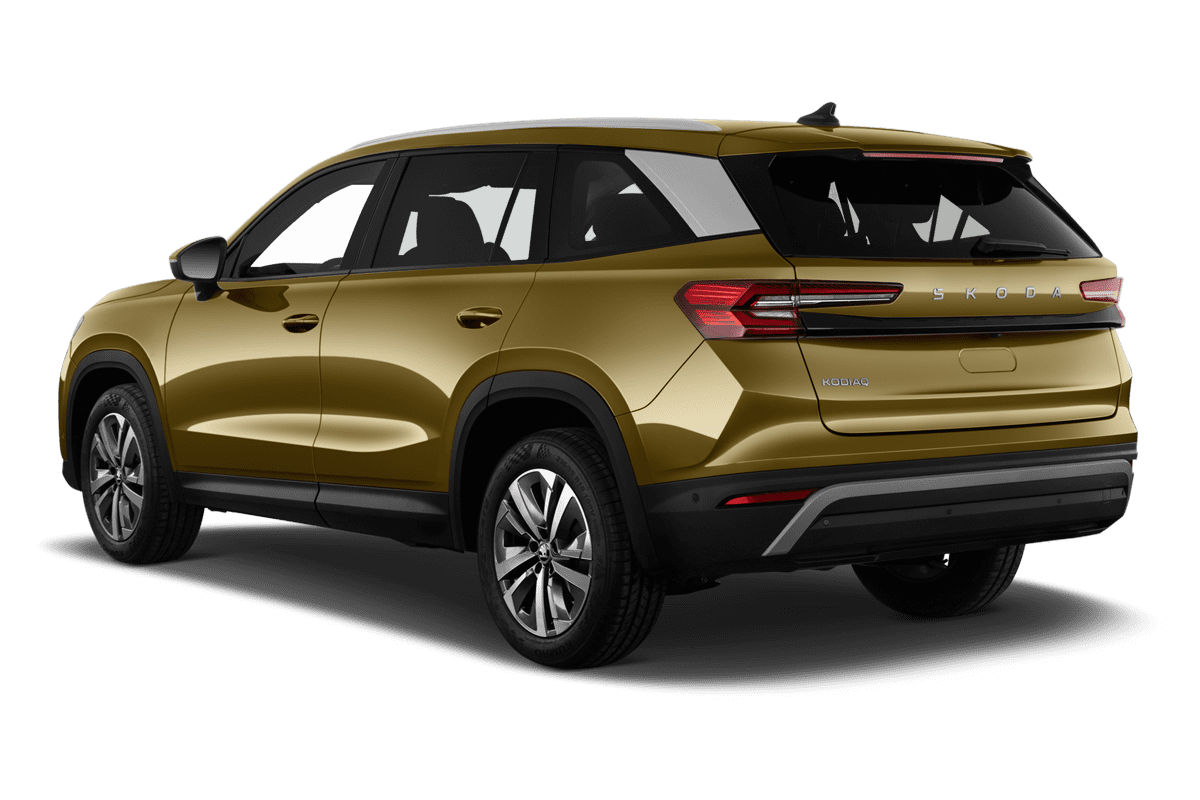 Schräge Heckansicht eines Skoda Kodiaq Plug-in-Hybrid, freigestellt