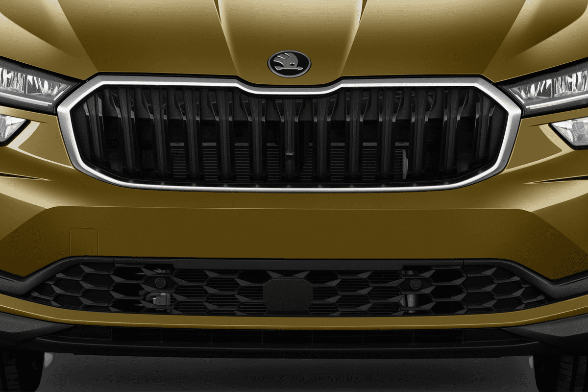 Kühlergrill eines Skoda Kodiaq Plug-in-Hybrid