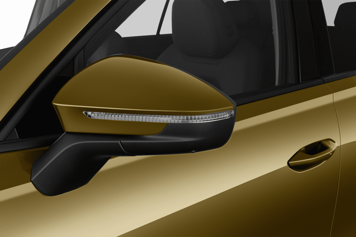 Rückspiegel eines Skoda Kodiaq Plug-in-Hybrid