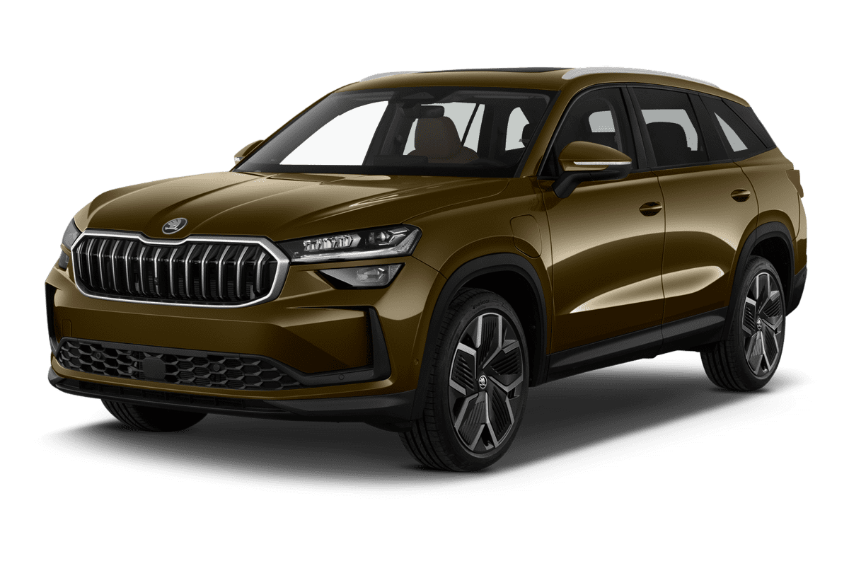 Schräge Frontansicht eines Skoda Kodiaq Plug-in-Hybrid, freigestellt