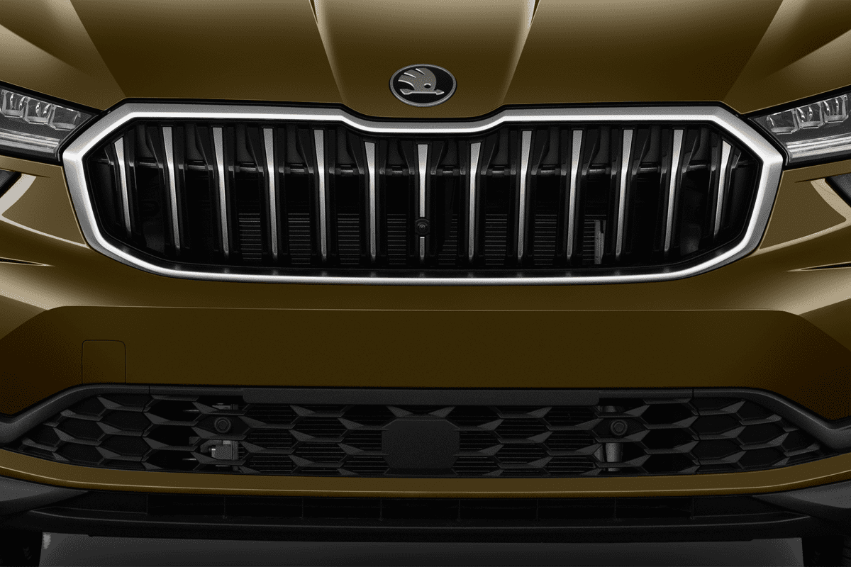 Kühlergrill eines Skoda Kodiaq Plug-in-Hybrid