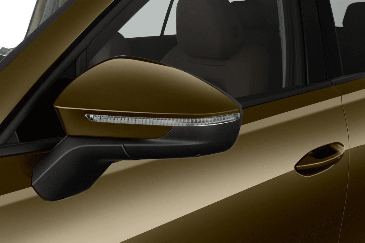 Rückspiegel eines Skoda Kodiaq Plug-in-Hybrid