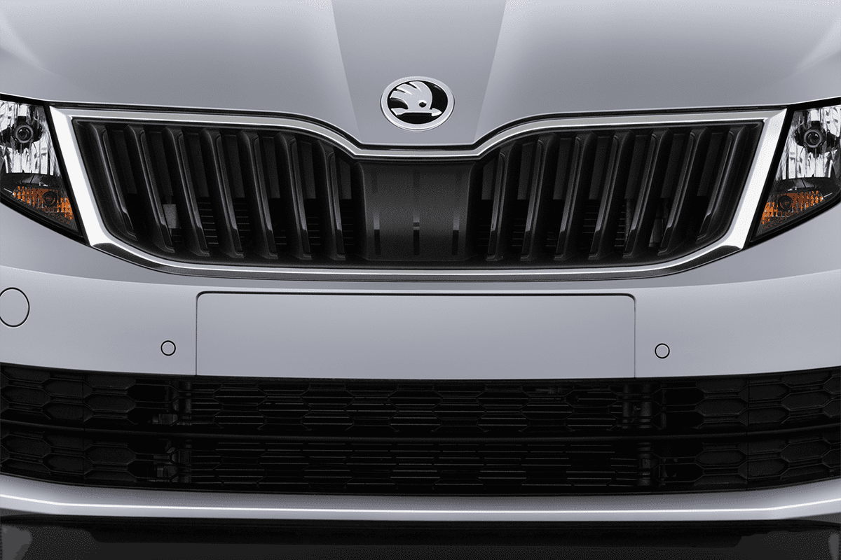Kühlergrill eines Skoda Octavia Limousine iV