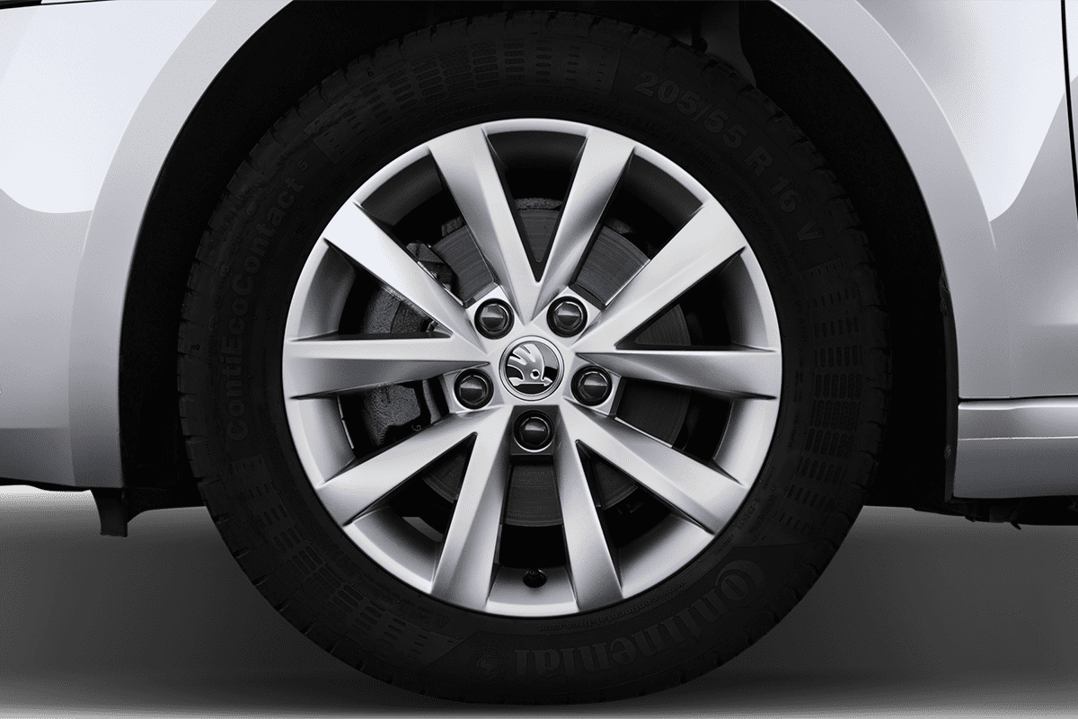 Radkappe oder Felge eines Skoda Octavia Limousine iV