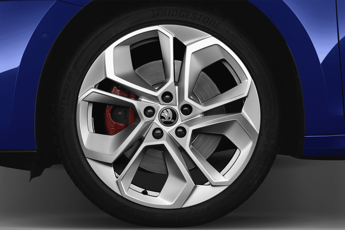 Radkappe oder Felge eines Skoda Octavia Combi RS