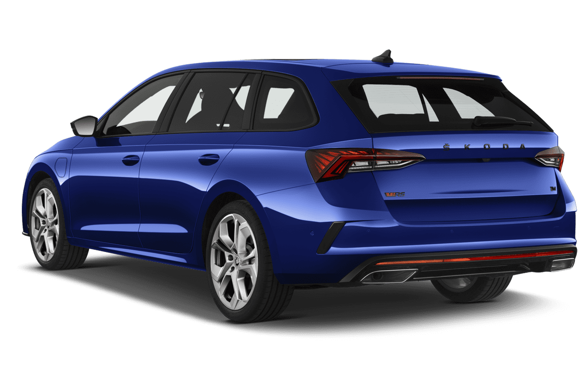 Schräge Heckansicht eines Skoda Octavia Combi RS iV, freigestellt