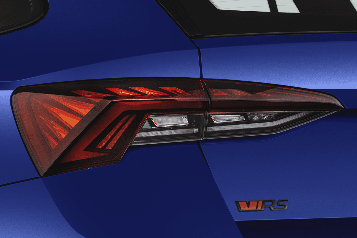 Heckleuchten eines Skoda Octavia Combi RS iV