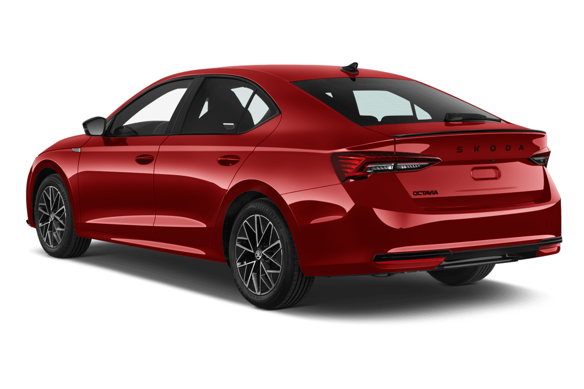 Schräge Heckansicht eines Skoda Octavia Limousine , freigestellt