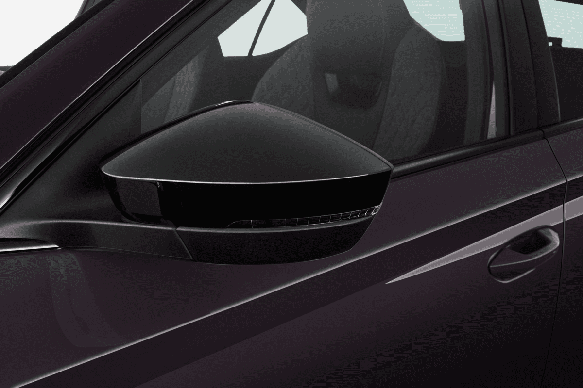 Rückspiegel eines Skoda Octavia Limousine 