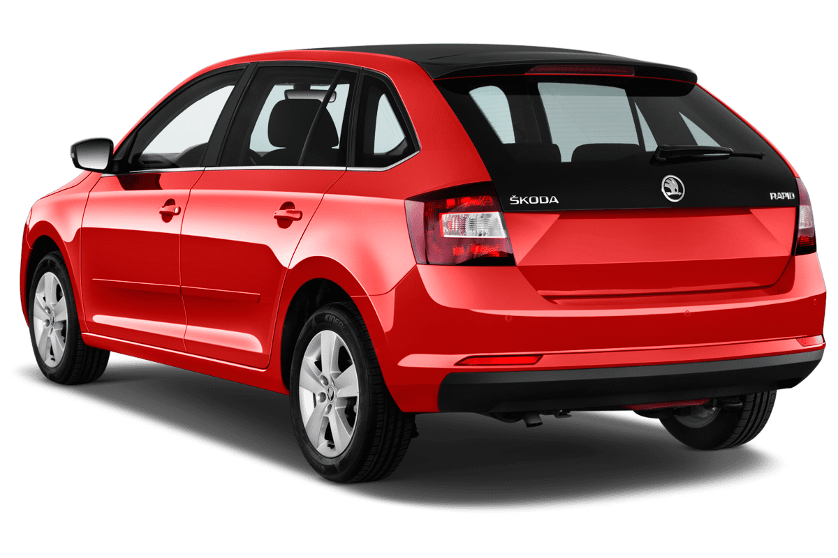 Schräge Heckansicht eines Skoda Rapid Spaceback, freigestellt