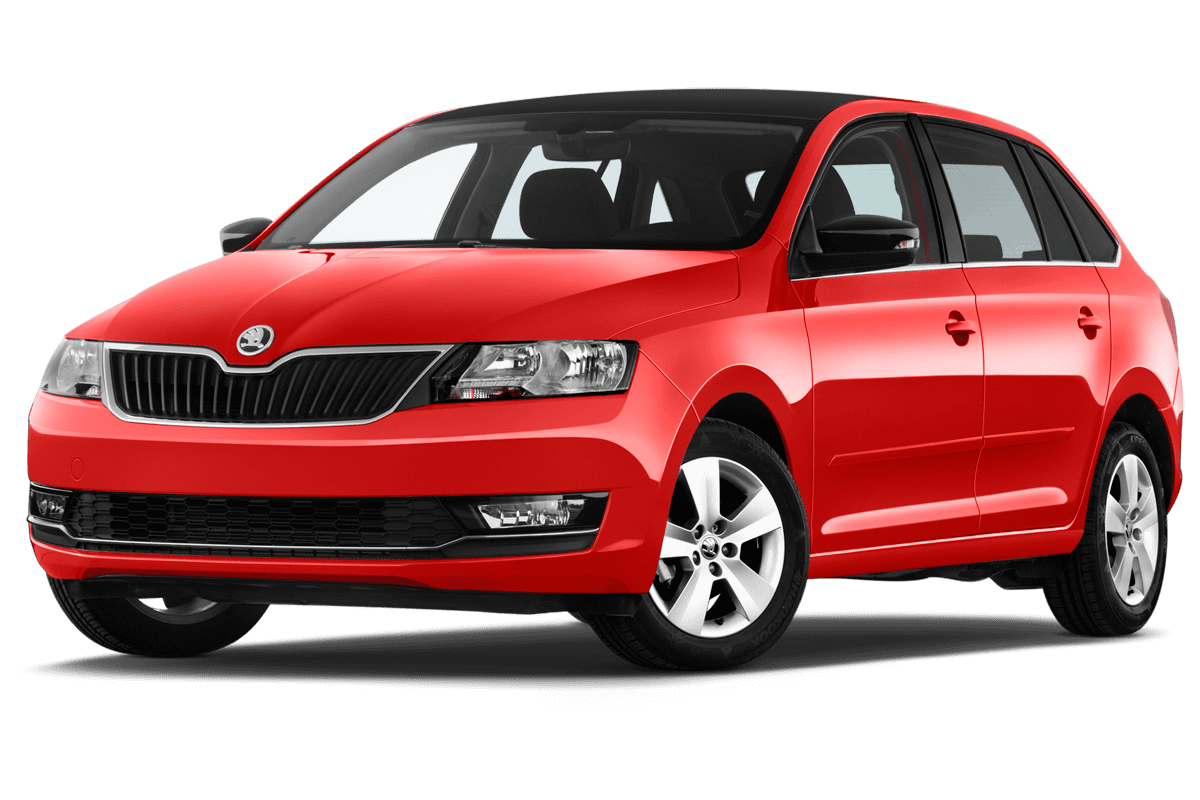 Tiefe, schräge Heckansicht eines Skoda Rapid Spaceback, freigestellt