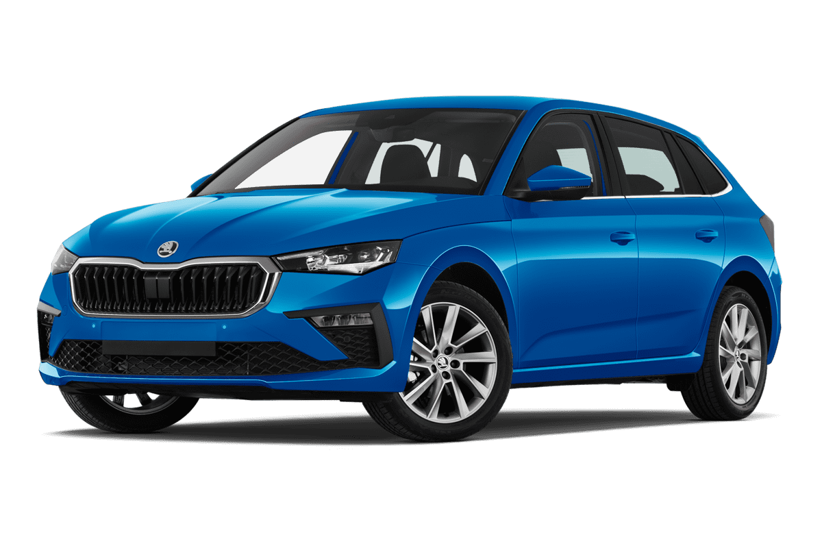 Tiefe, schräge Heckansicht eines Skoda Scala, freigestellt