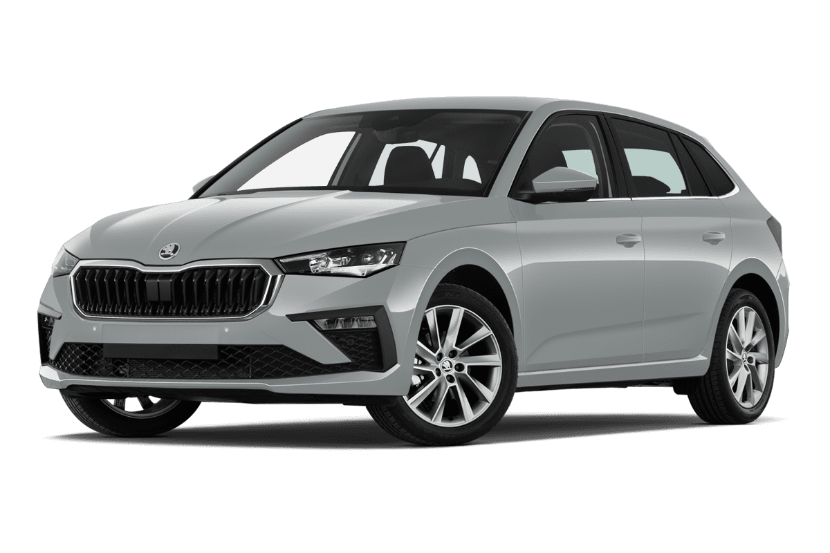 Tiefe, schräge Heckansicht eines Skoda Scala, freigestellt