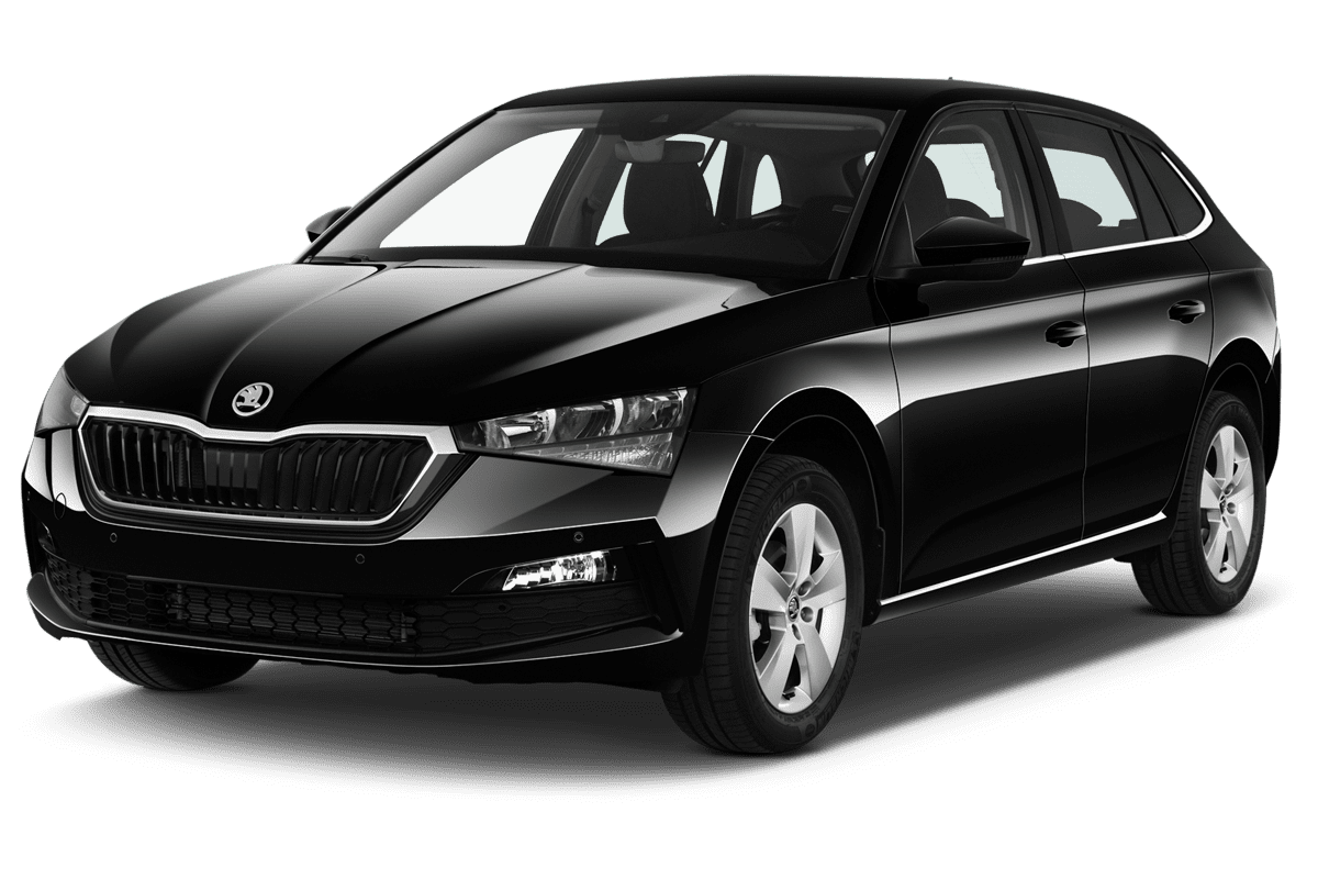 Schräge Frontansicht eines Skoda Scala Cool Plus, freigestellt