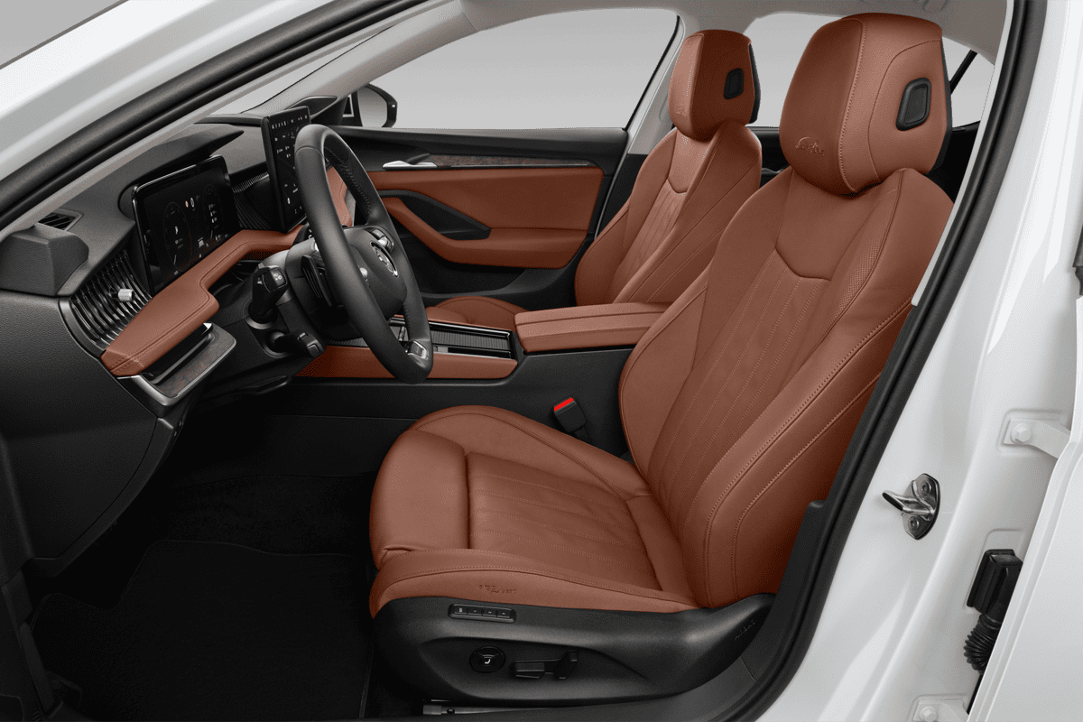 Vordersitze eines Skoda Superb