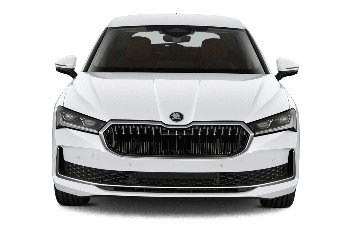 Frontansicht eines Skoda Superb , freigestellt