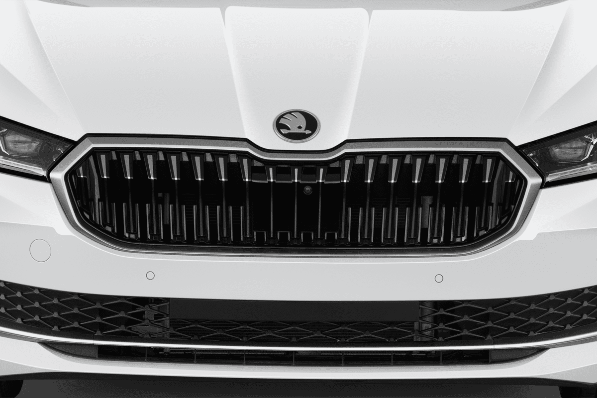 Kühlergrill eines Skoda Superb