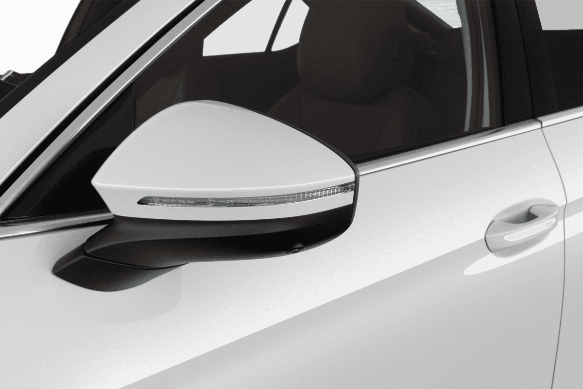 Rückspiegel eines Skoda Superb