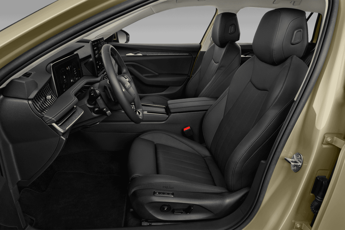 Vordersitze eines Skoda Superb Combi