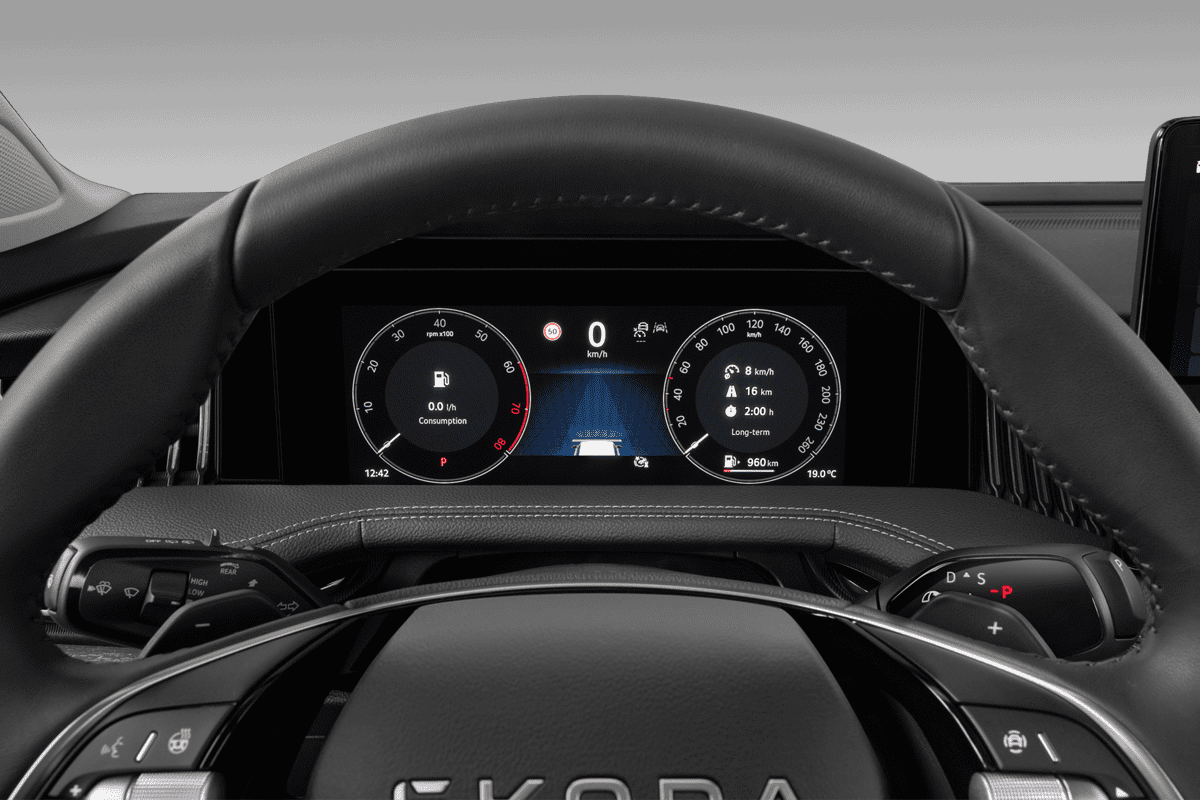 Kombiinstrument eines Skoda Superb Combi