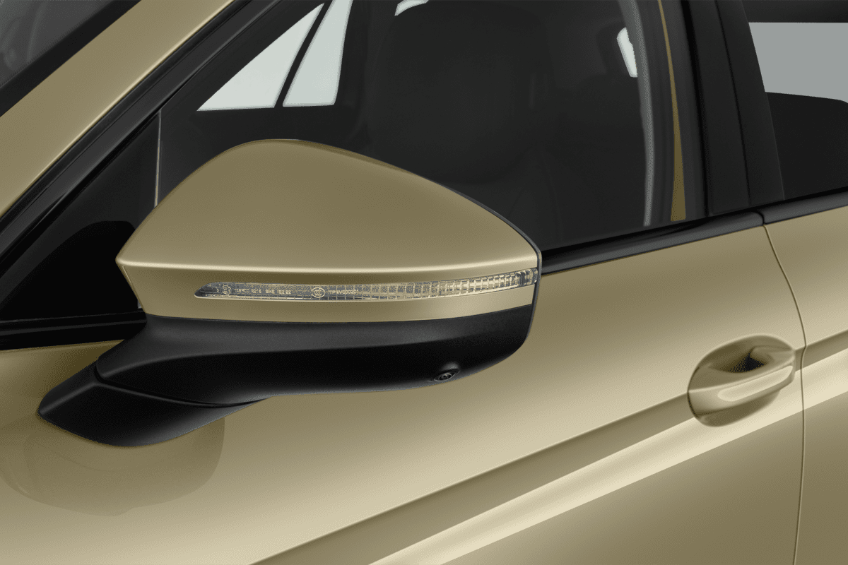 Rückspiegel eines Skoda Superb Combi