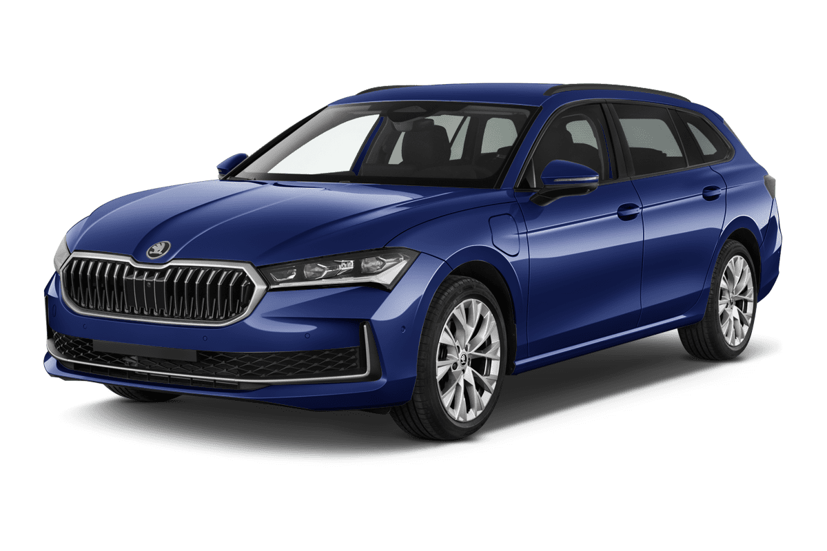 Schräge Frontansicht eines Skoda Superb, freigestellt