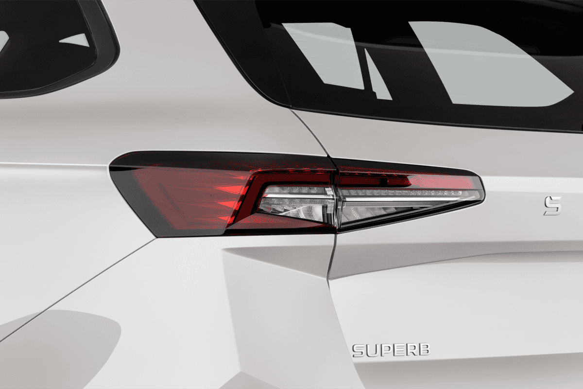 Heckleuchten eines Skoda Superb Combi iV 