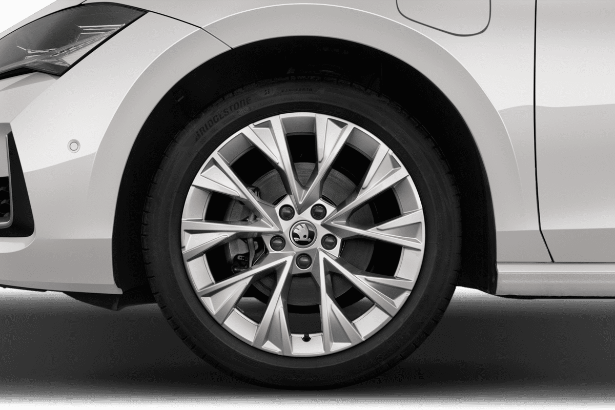 Radkappe oder Felge eines Skoda Superb Combi iV 